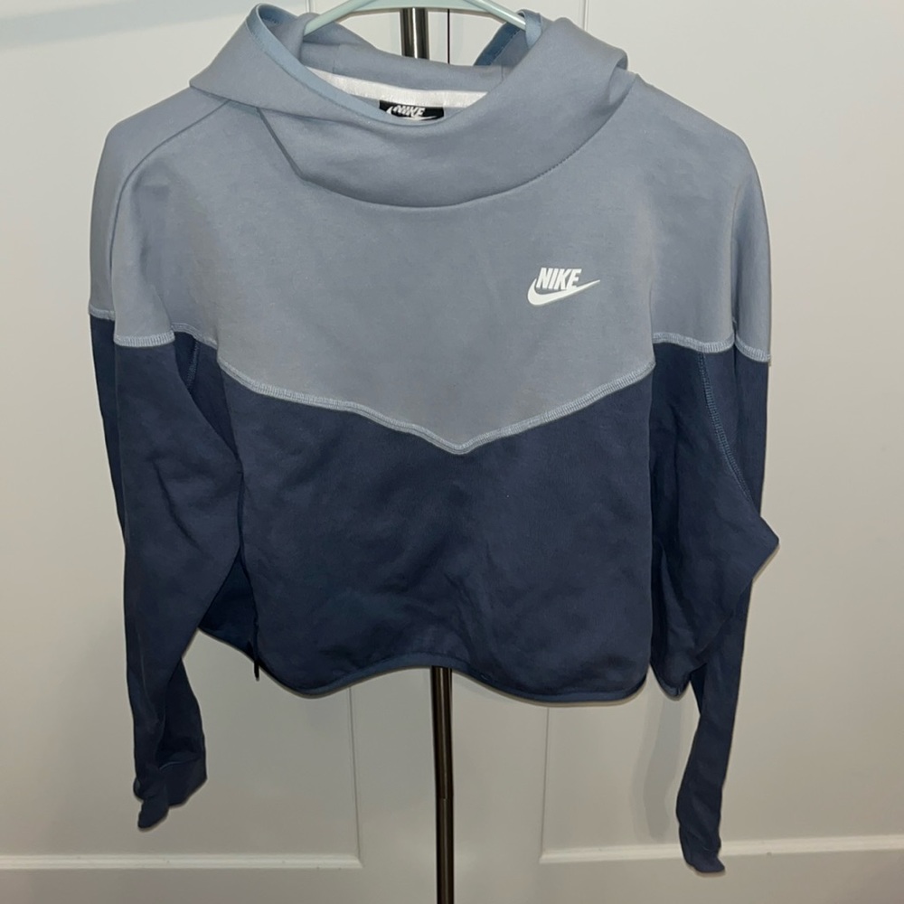NIKE Two Toned Blue Cropped Sweatshirt